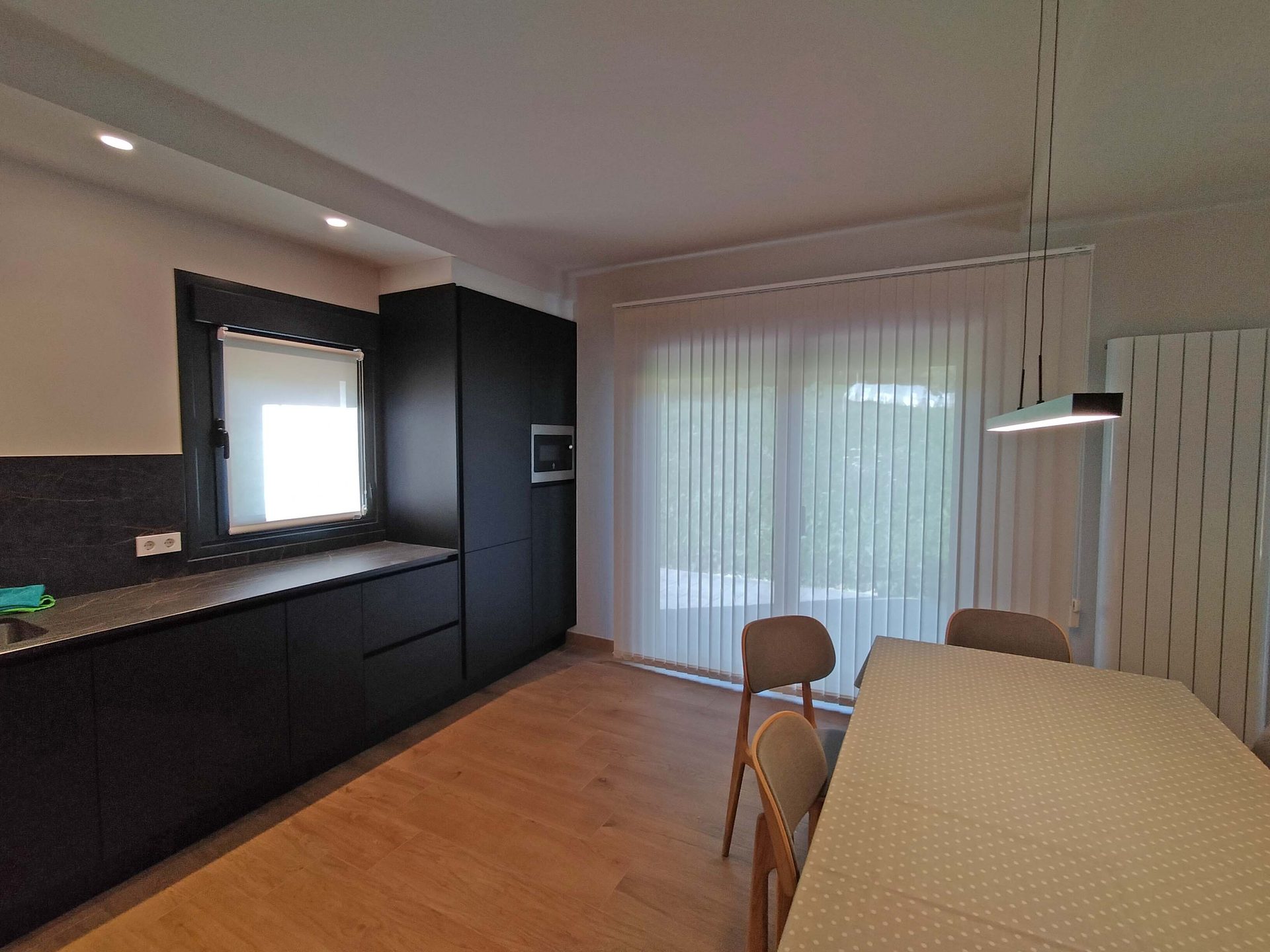 Estor enrollable con vertical cocina